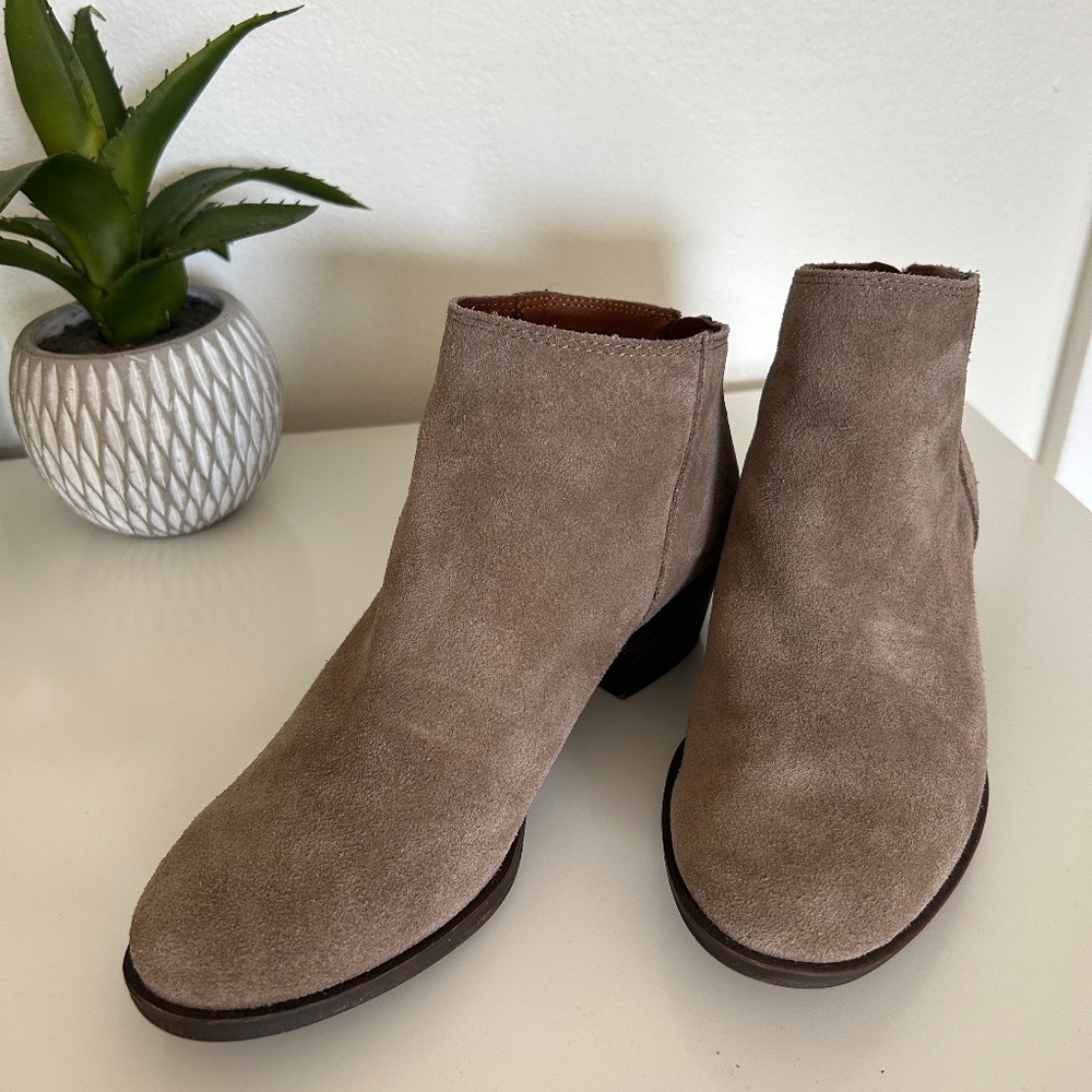 Lucky Brand Taupe Suede Booties 5.5